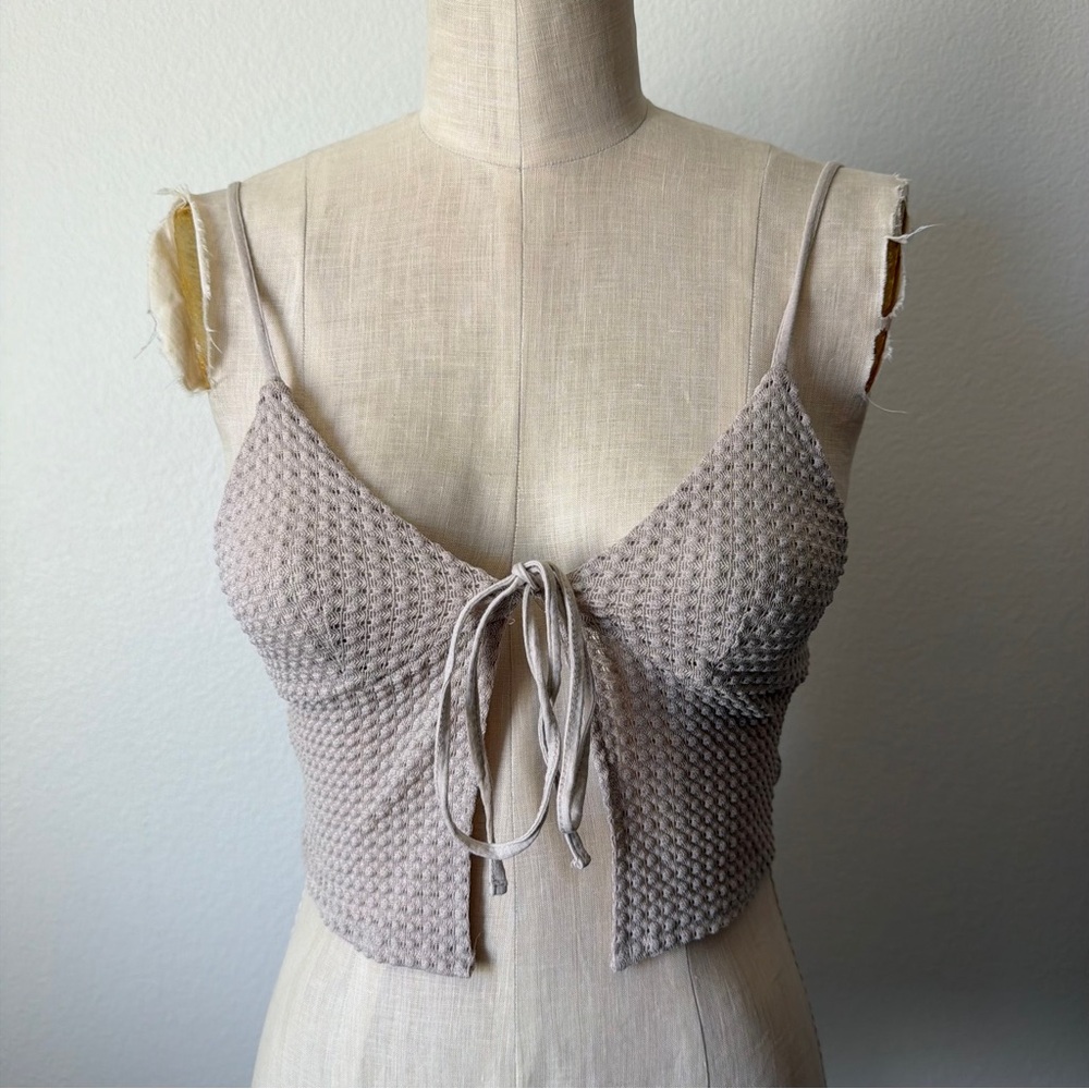 H&M Divide Cream Crop Top - Picture 2 of 4